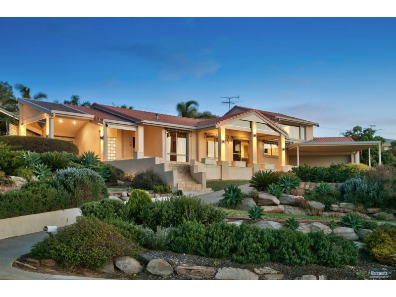 5 Dutchman Drive, Hallett Cove SA 5158