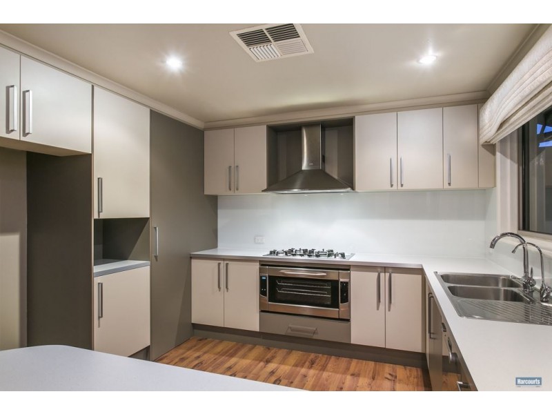 5 Dutchman Drive, Hallett Cove SA 5158