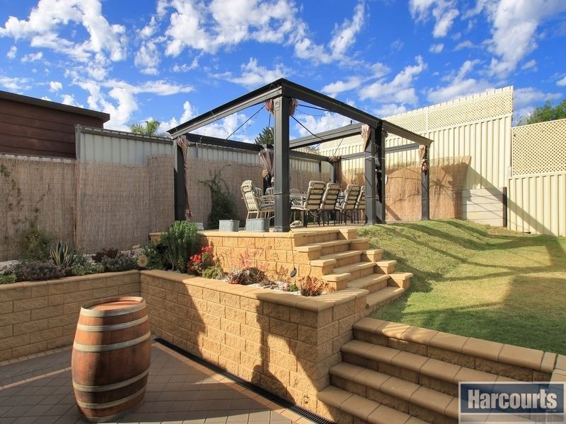 11 Fairhill Street, Hallett Cove SA 5158