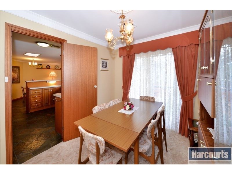 18 Vennachar Drive, Hallett Cove SA 5158