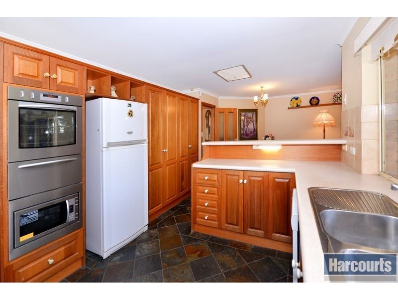 18 Vennachar Drive, Hallett Cove SA 5158