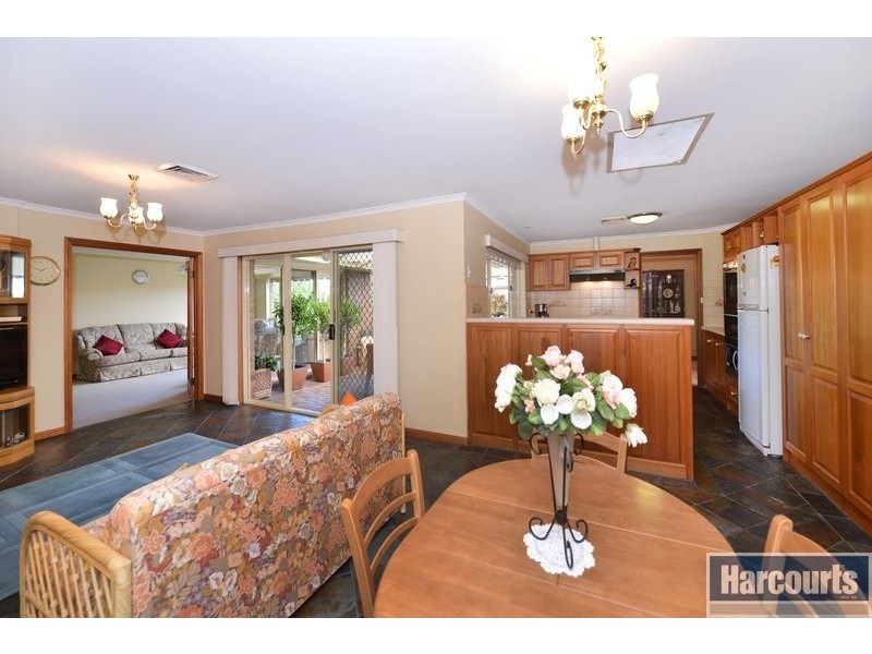 18 Vennachar Drive, Hallett Cove SA 5158