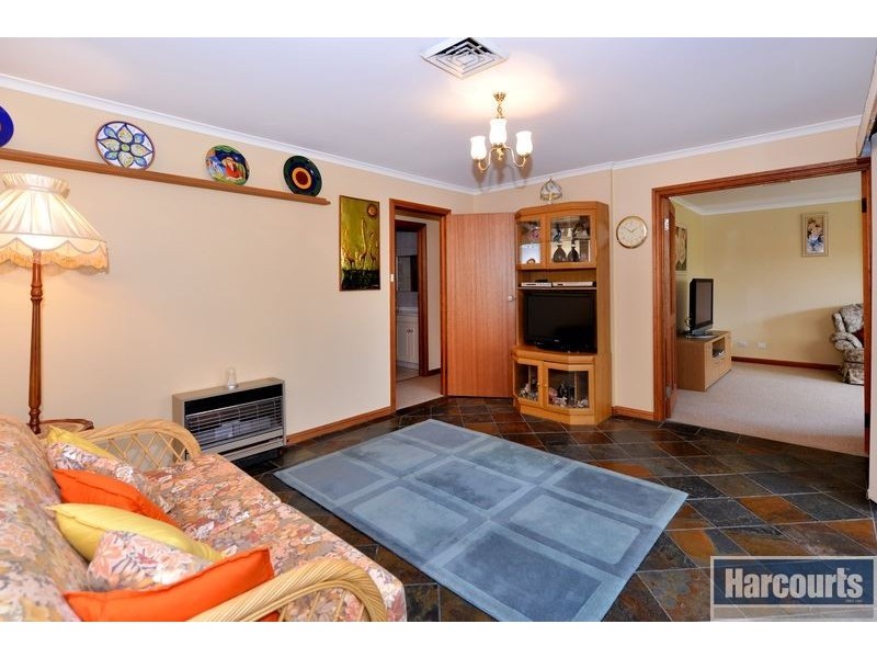 18 Vennachar Drive, Hallett Cove SA 5158