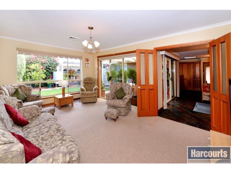 18 Vennachar Drive, Hallett Cove SA 5158