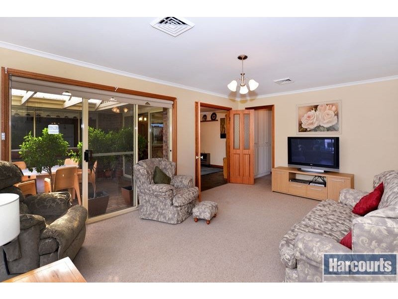 18 Vennachar Drive, Hallett Cove SA 5158