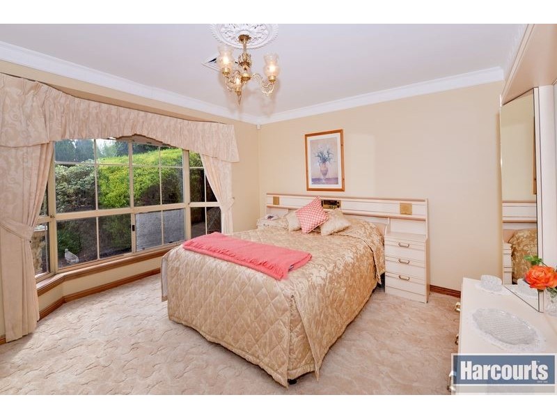 18 Vennachar Drive, Hallett Cove SA 5158