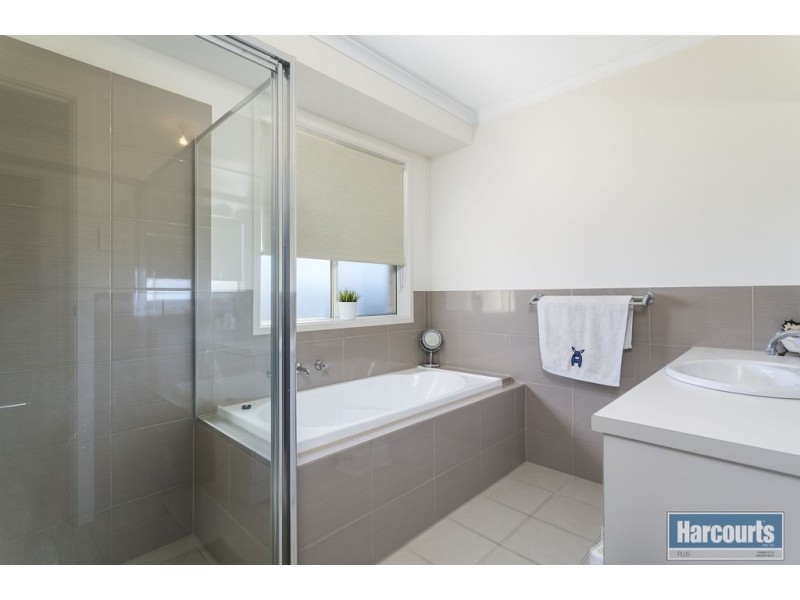 13 Kangaroo Thorn Road, Trott Park SA 5158