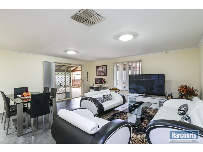 65 Warburton Drive, Woodcroft SA 5162