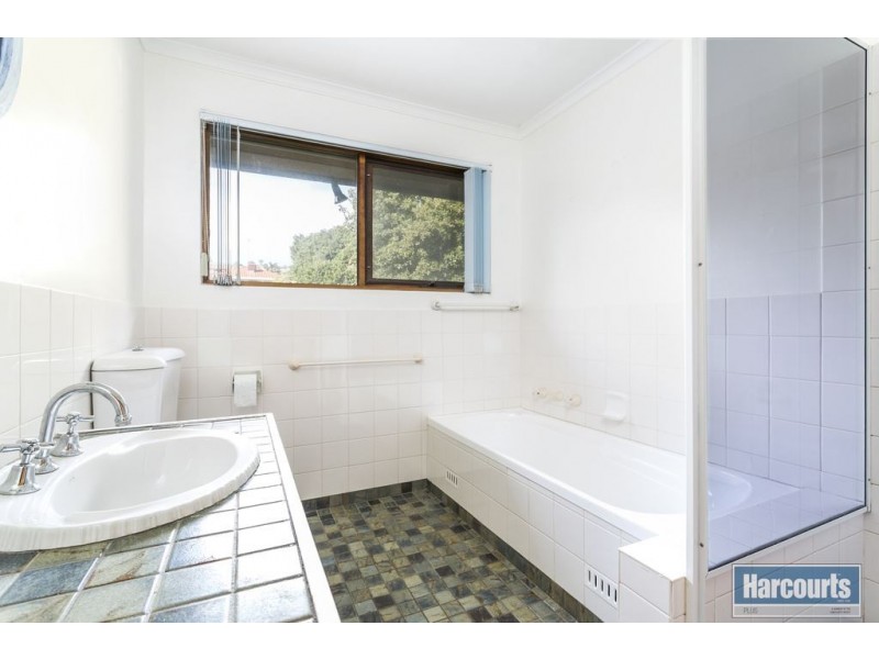 9 River Parade, Hallett Cove SA 5158