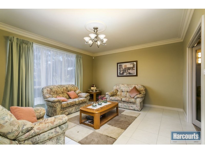 33 Sandalwood Crescent, Flagstaff Hill SA 5159