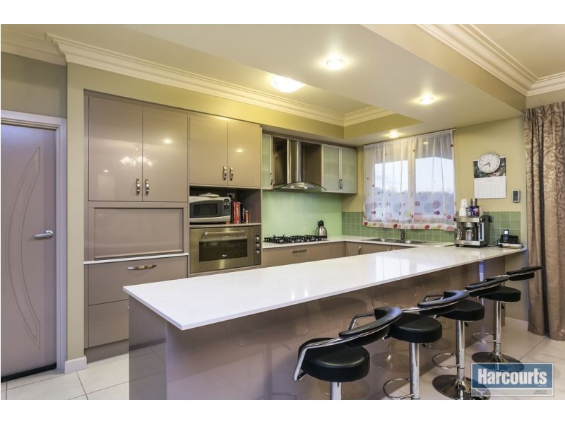 33 Sandalwood Crescent, Flagstaff Hill SA 5159