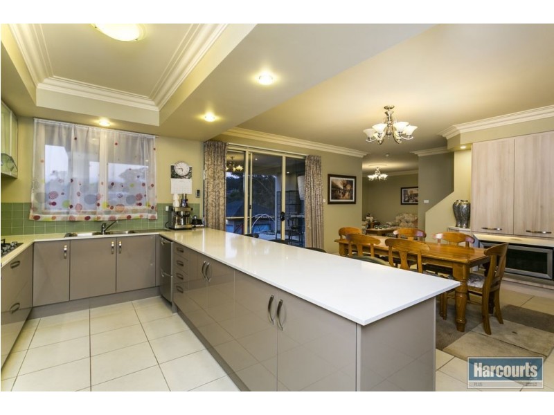 33 Sandalwood Crescent, Flagstaff Hill SA 5159