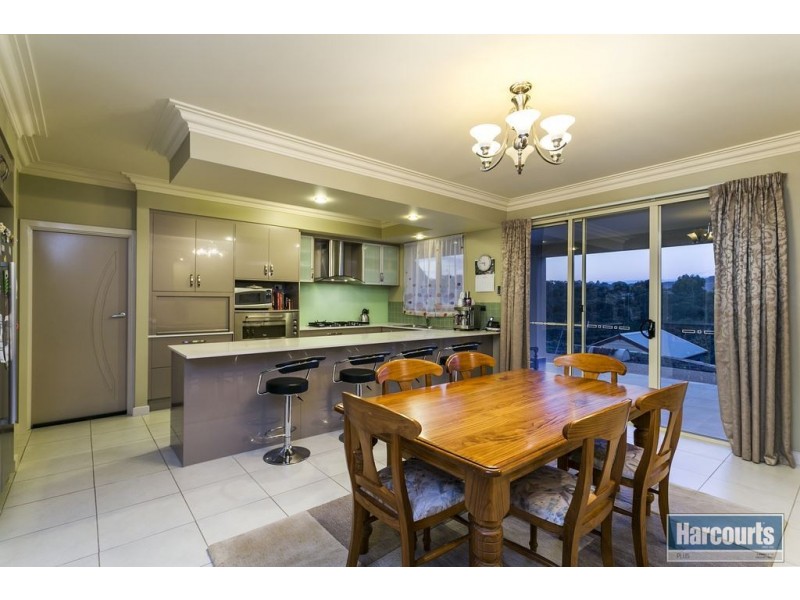 33 Sandalwood Crescent, Flagstaff Hill SA 5159
