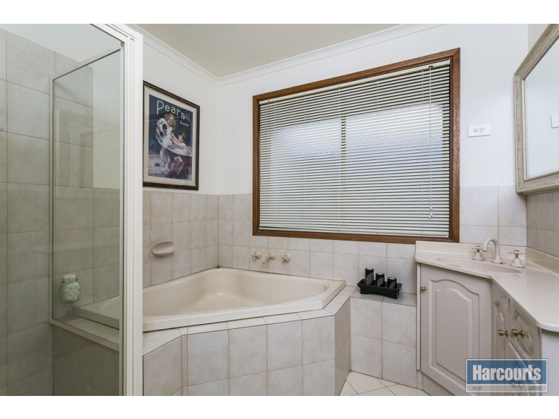 72 Perry Barr Road, Hallett Cove SA 5158
