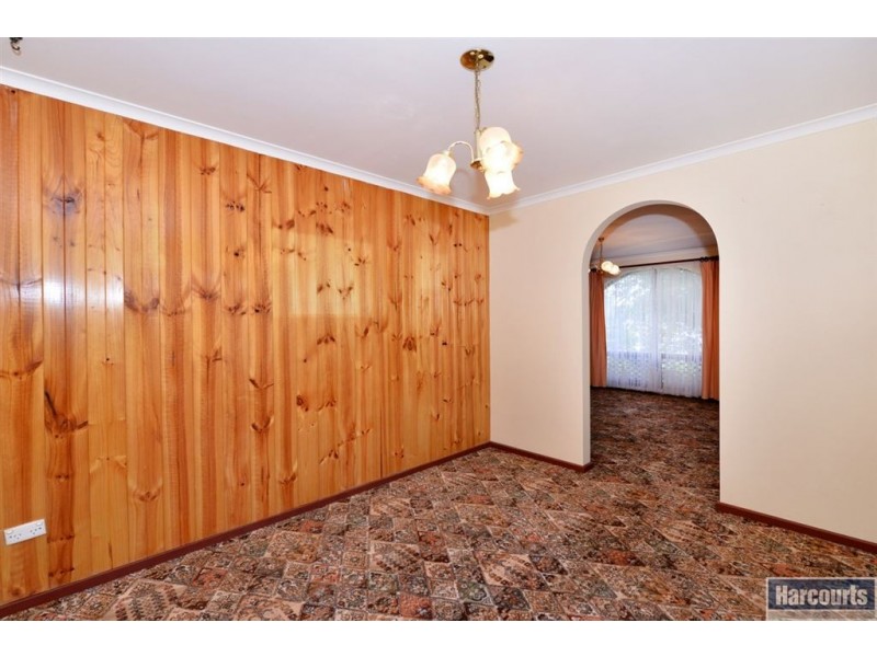 8 Lorita Crescent, Hallett Cove SA 5158