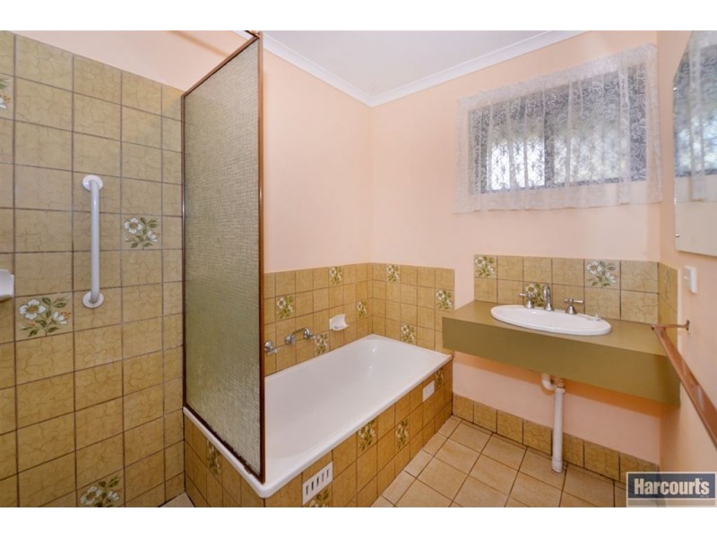 8 Lorita Crescent, Hallett Cove SA 5158