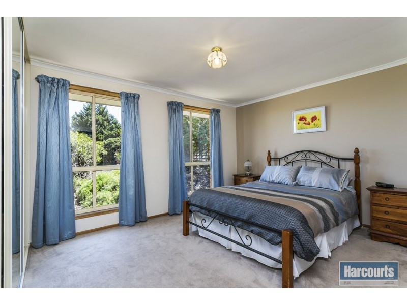 36 Lepena Crescent, Hallett Cove SA 5158