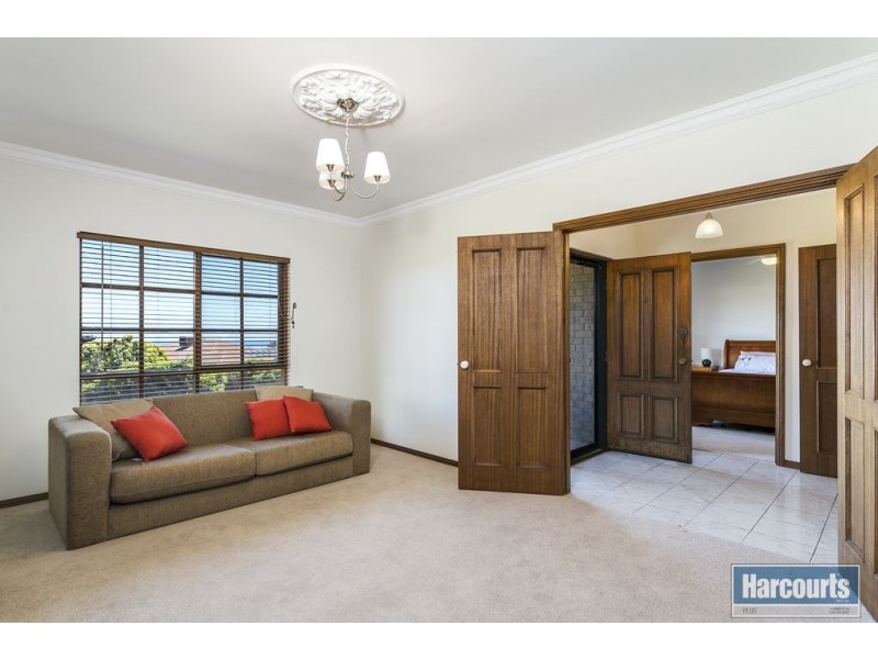 16 Lapwing Street, Hallett Cove SA 5158