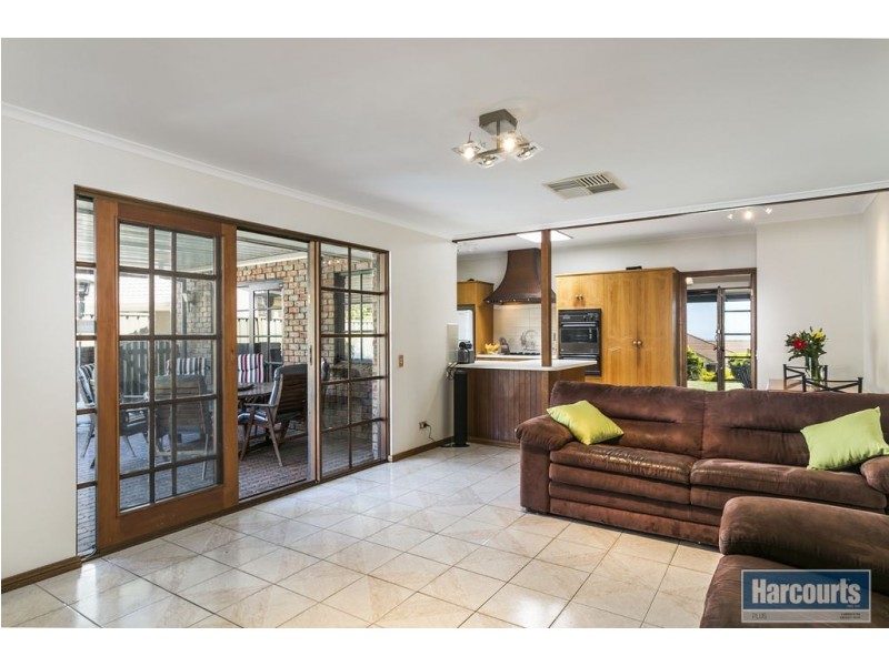 16 Lapwing Street, Hallett Cove SA 5158