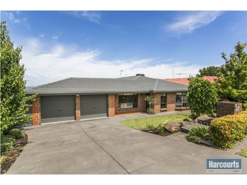 25 Coorabie Crescent, Hallett Cove SA 5158