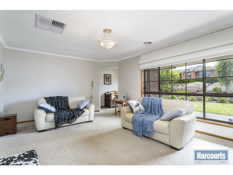 25 Coorabie Crescent, Hallett Cove SA 5158