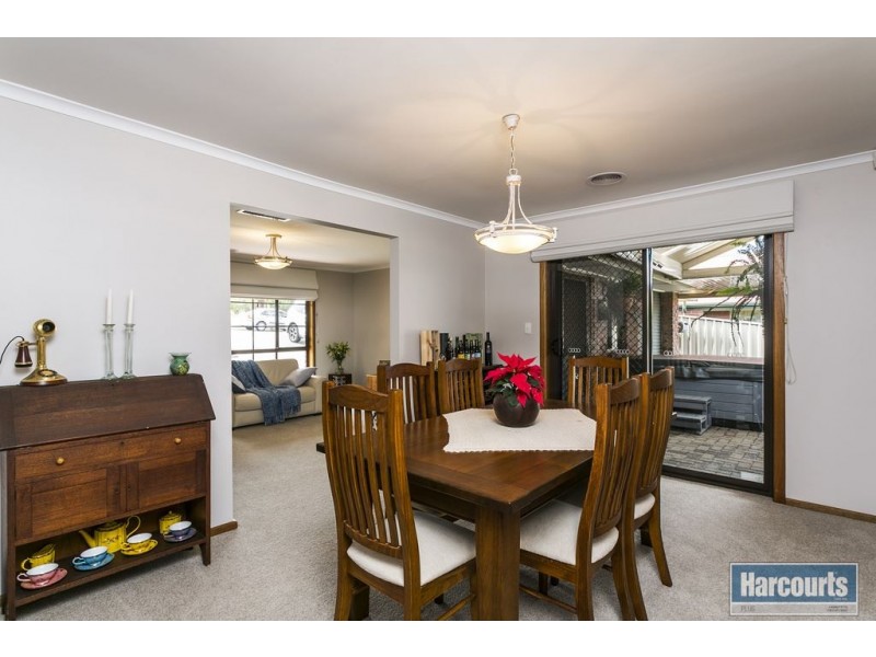25 Coorabie Crescent, Hallett Cove SA 5158