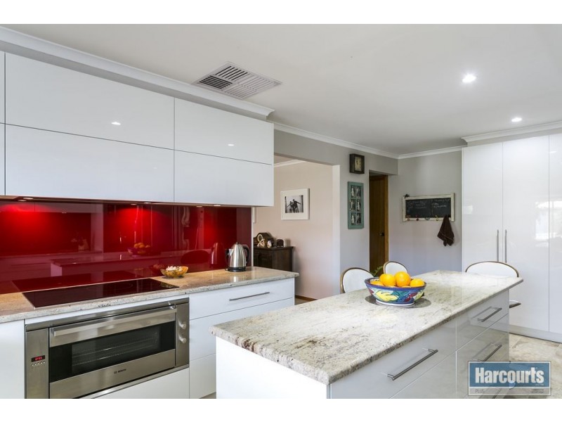 25 Coorabie Crescent, Hallett Cove SA 5158