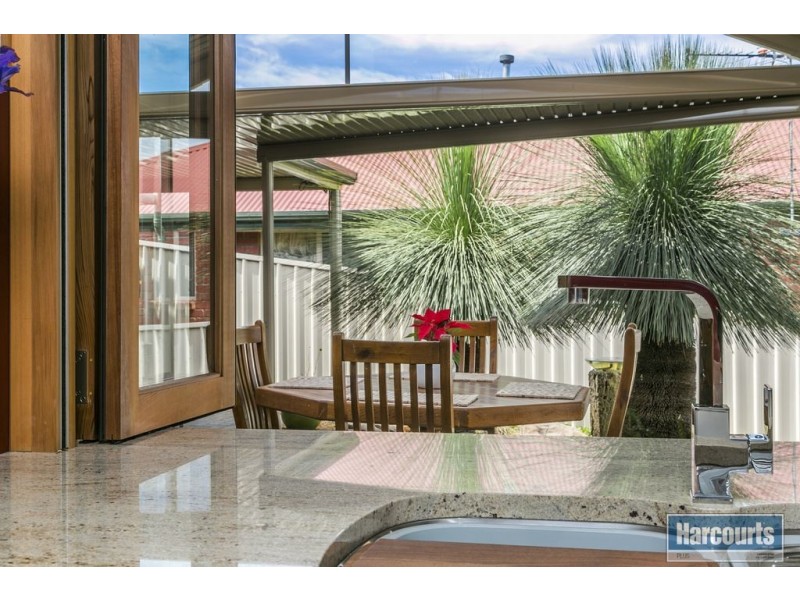 25 Coorabie Crescent, Hallett Cove SA 5158