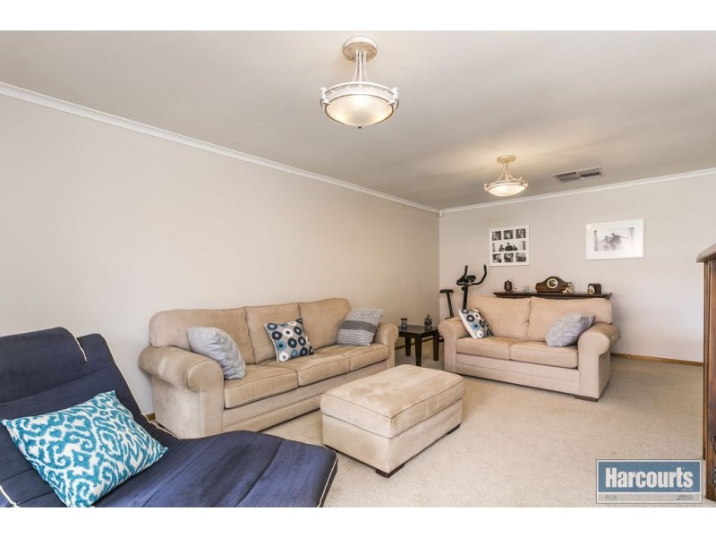 25 Coorabie Crescent, Hallett Cove SA 5158
