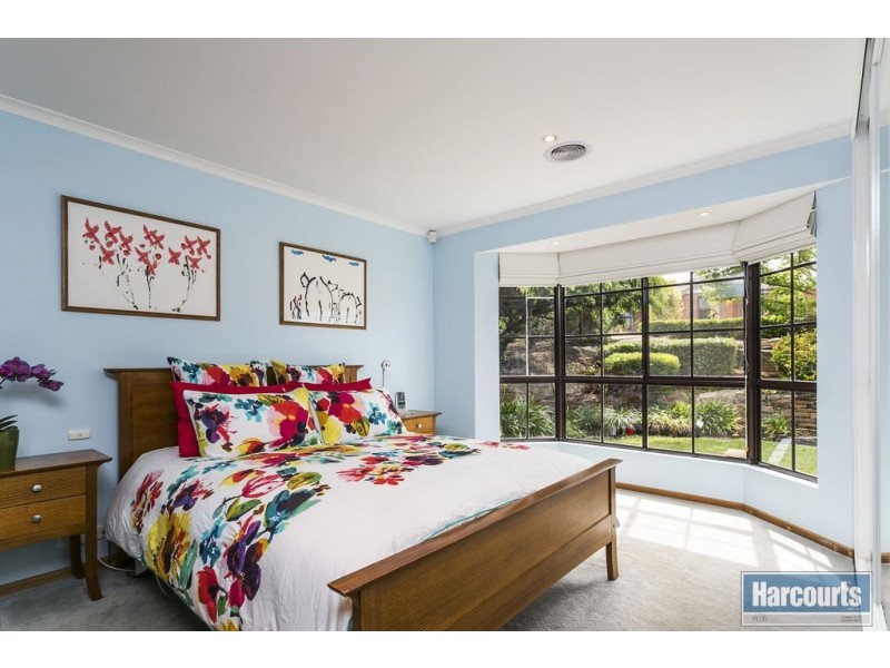 25 Coorabie Crescent, Hallett Cove SA 5158