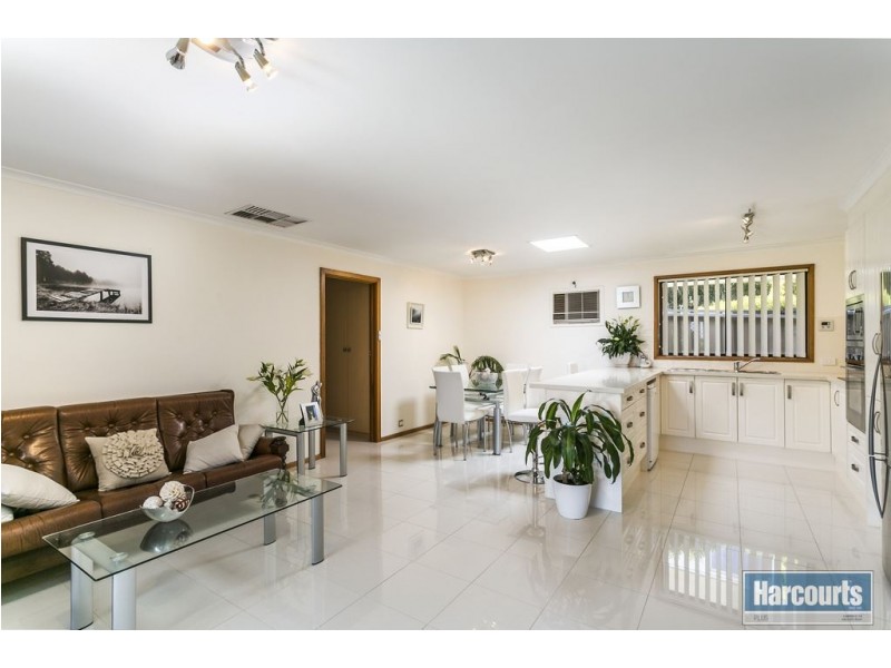 8 Elmeade Drive, Hallett Cove SA 5158