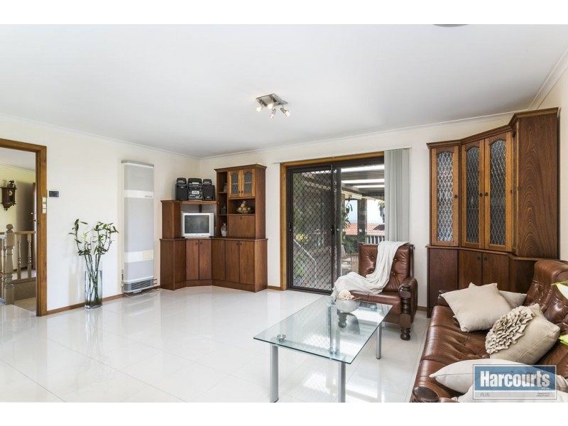 8 Elmeade Drive, Hallett Cove SA 5158
