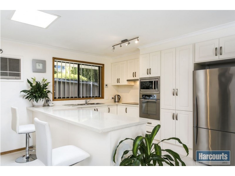 8 Elmeade Drive, Hallett Cove SA 5158