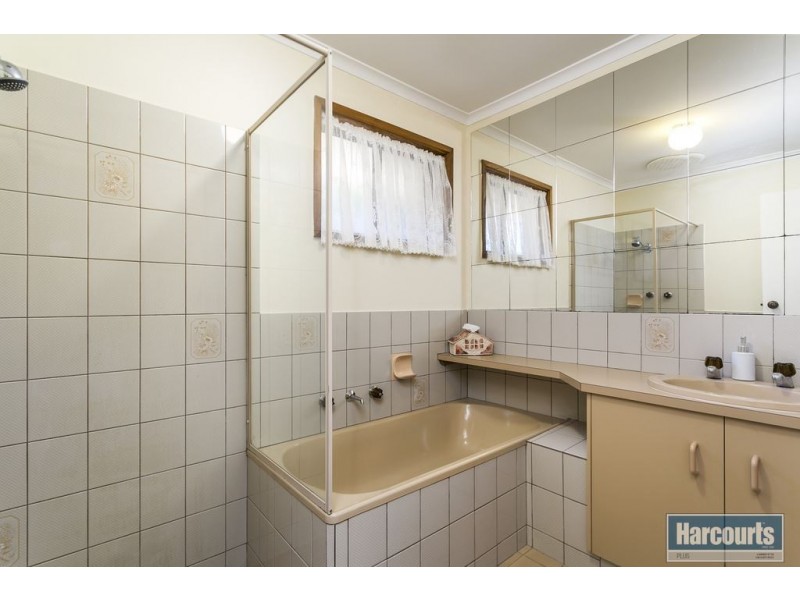 8 Elmeade Drive, Hallett Cove SA 5158