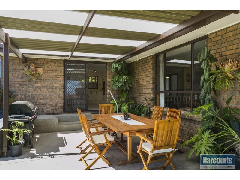 8 Elmeade Drive, Hallett Cove SA 5158