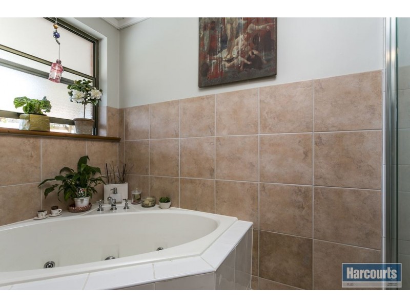 1 Apollo Drive, Hallett Cove SA 5158