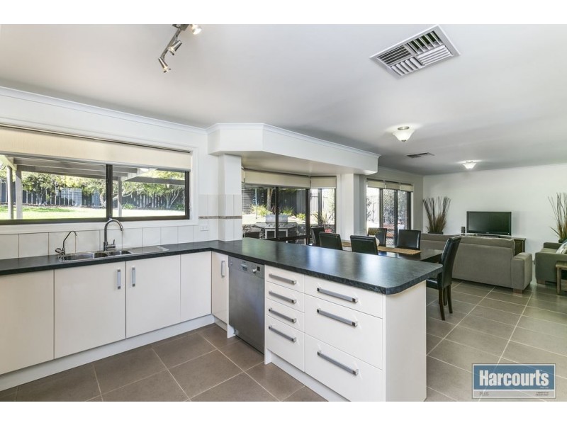 12 Genoa Court, Hallett Cove SA 5158