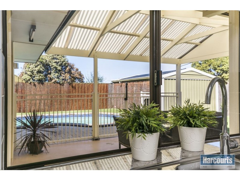 13 Farming Crescent, Hallett Cove SA 5158