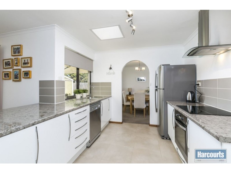 13 Farming Crescent, Hallett Cove SA 5158