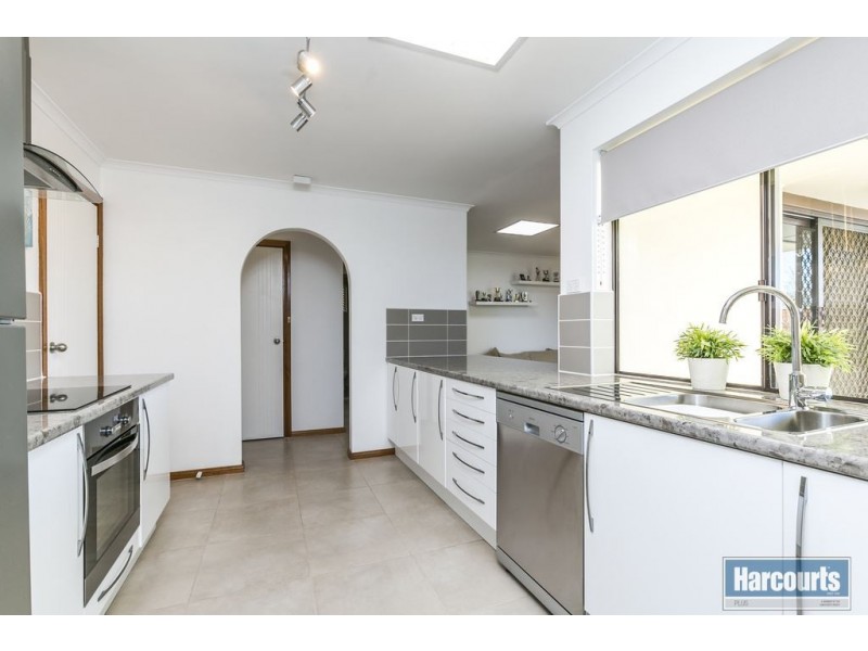 13 Farming Crescent, Hallett Cove SA 5158