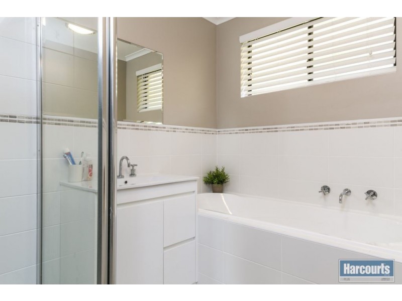 13 Farming Crescent, Hallett Cove SA 5158