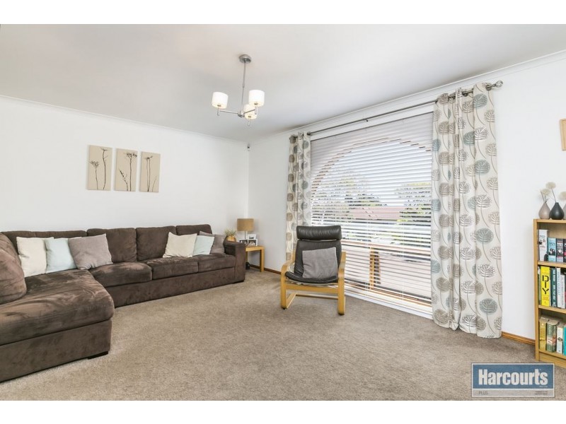 13 Farming Crescent, Hallett Cove SA 5158