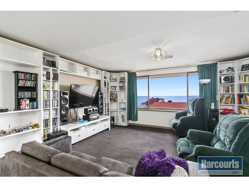 16 Arafura Court, Hallett Cove SA 5158