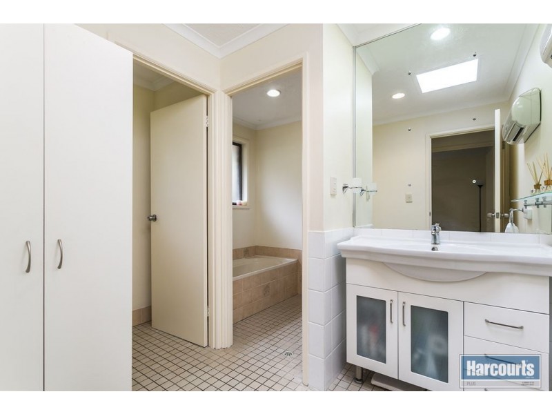 13 Lyons Circuit, Trott Park SA 5158