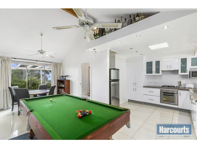 10 Weerab Drive, Hallett Cove SA 5158