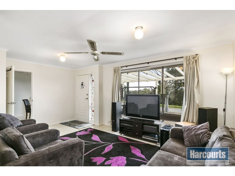 10 Weerab Drive, Hallett Cove SA 5158