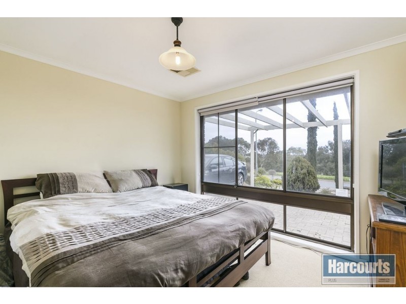 10 Weerab Drive, Hallett Cove SA 5158