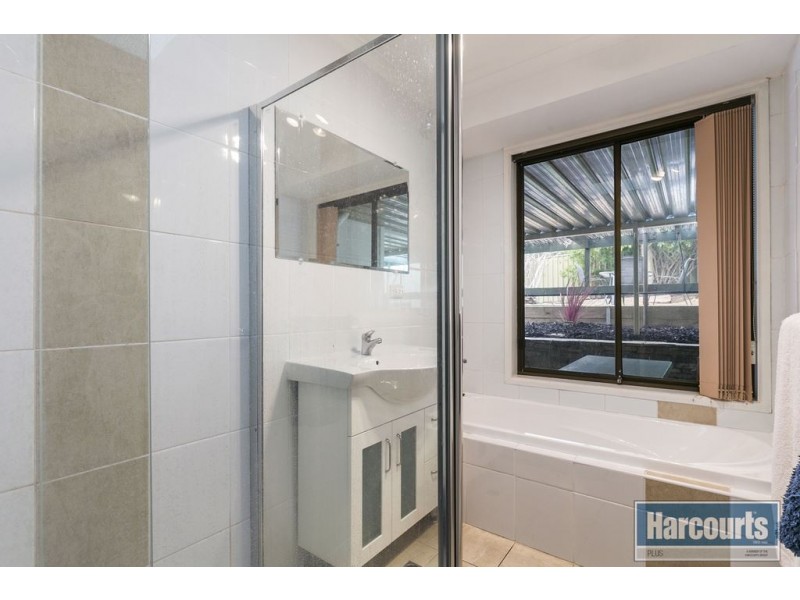 10 Weerab Drive, Hallett Cove SA 5158