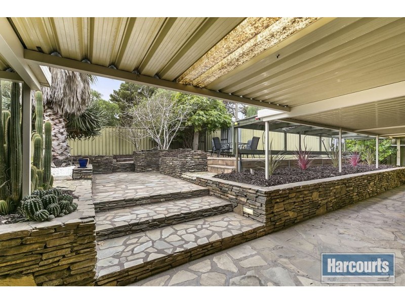 10 Weerab Drive, Hallett Cove SA 5158