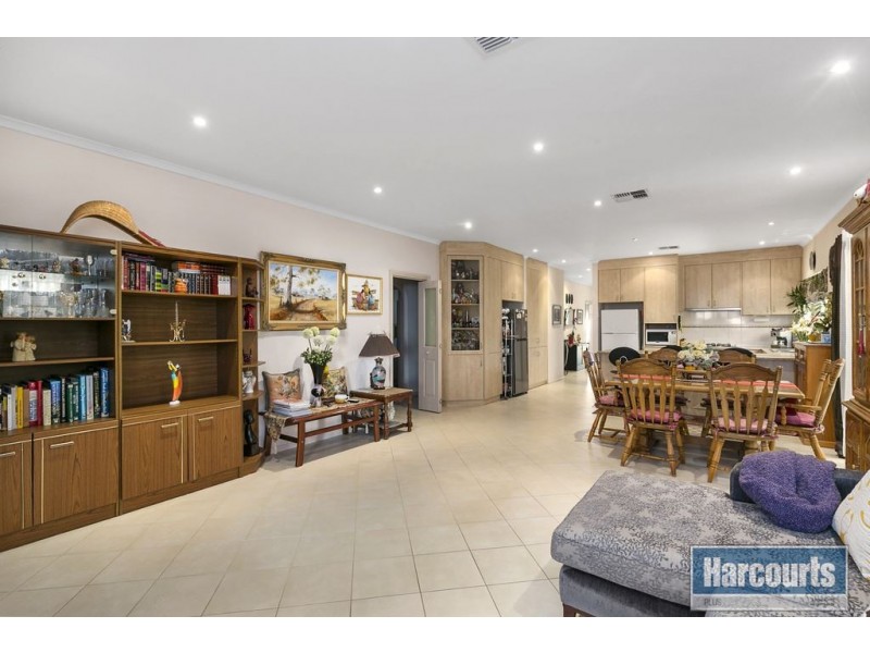 14 White Crescent, Seacombe Gardens SA 5047